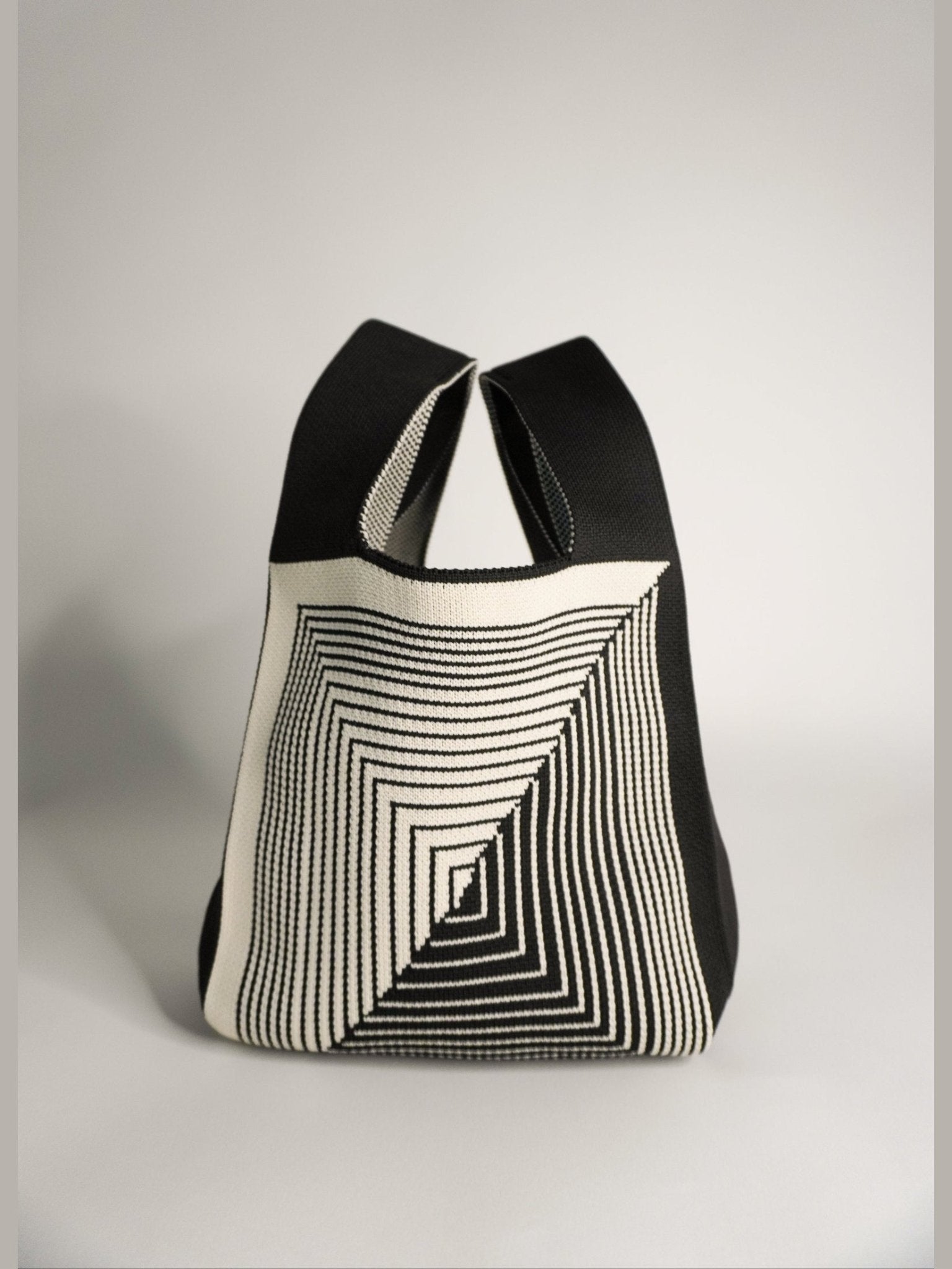Labyrinth Black Handbag - Courbe et Compagnie