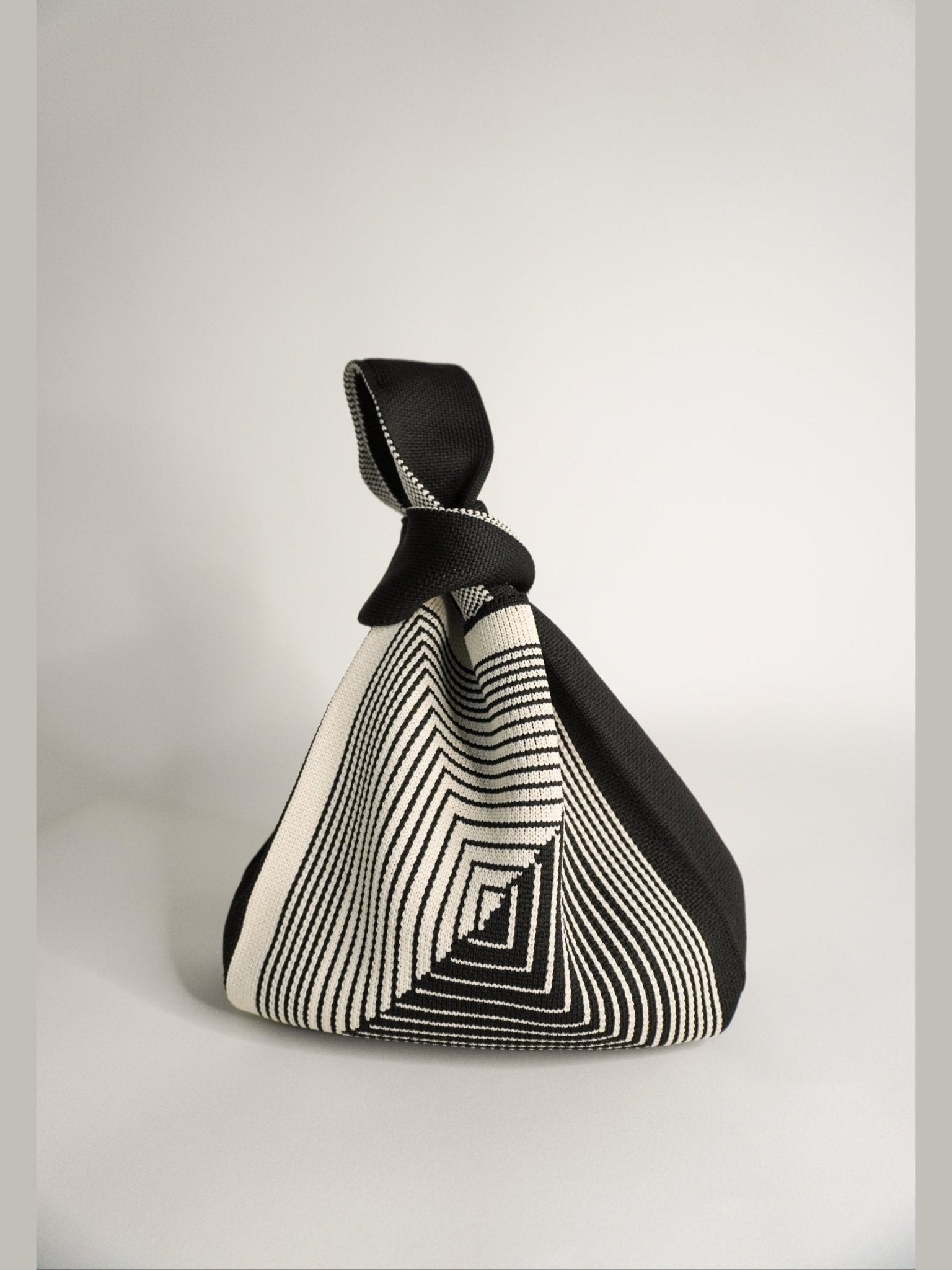 Labyrinth Black Handbag - Courbe et Compagnie