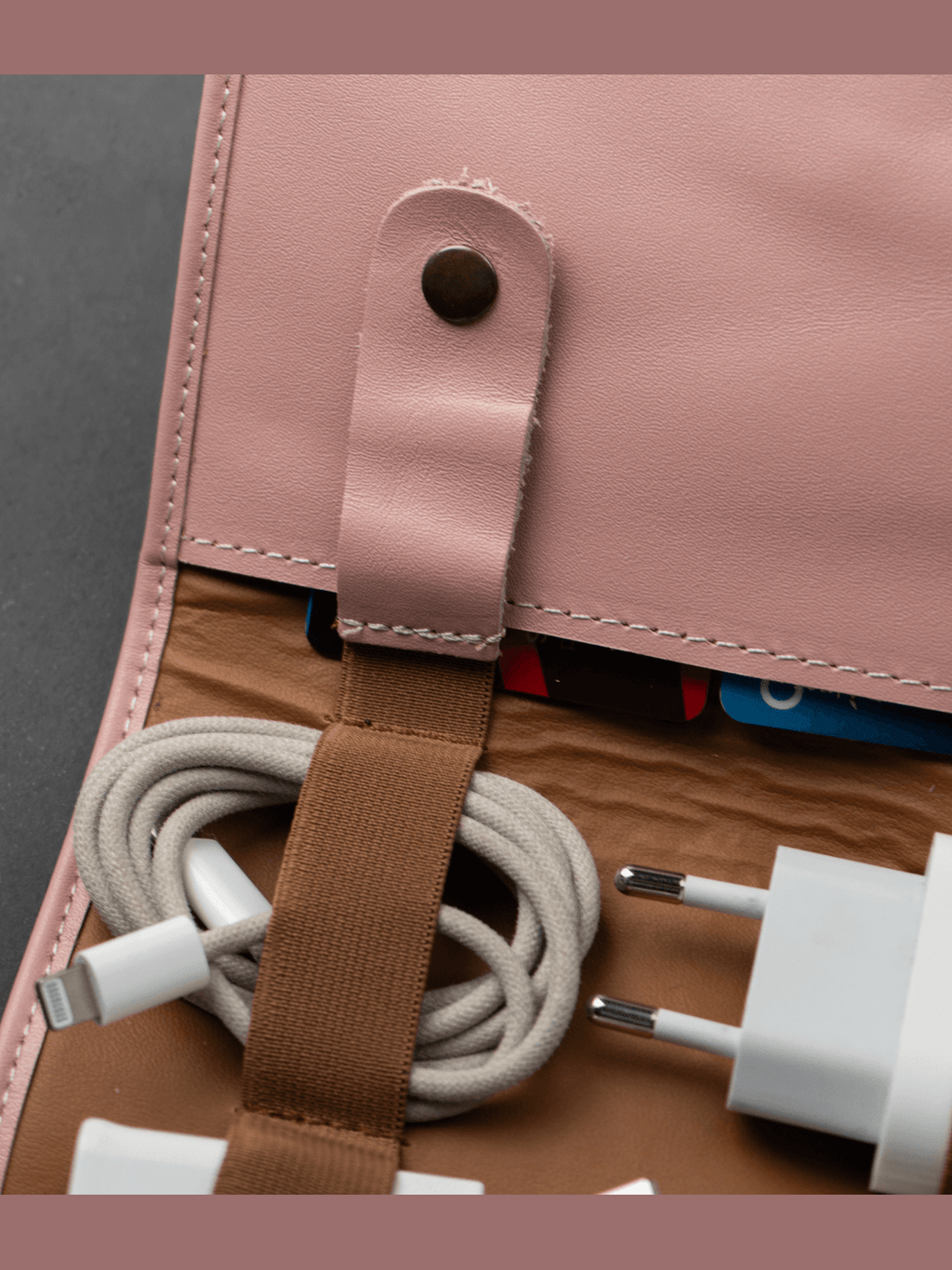 Leather Pink Travel Tech Organizer - Riverside - Courbe et Compagnie