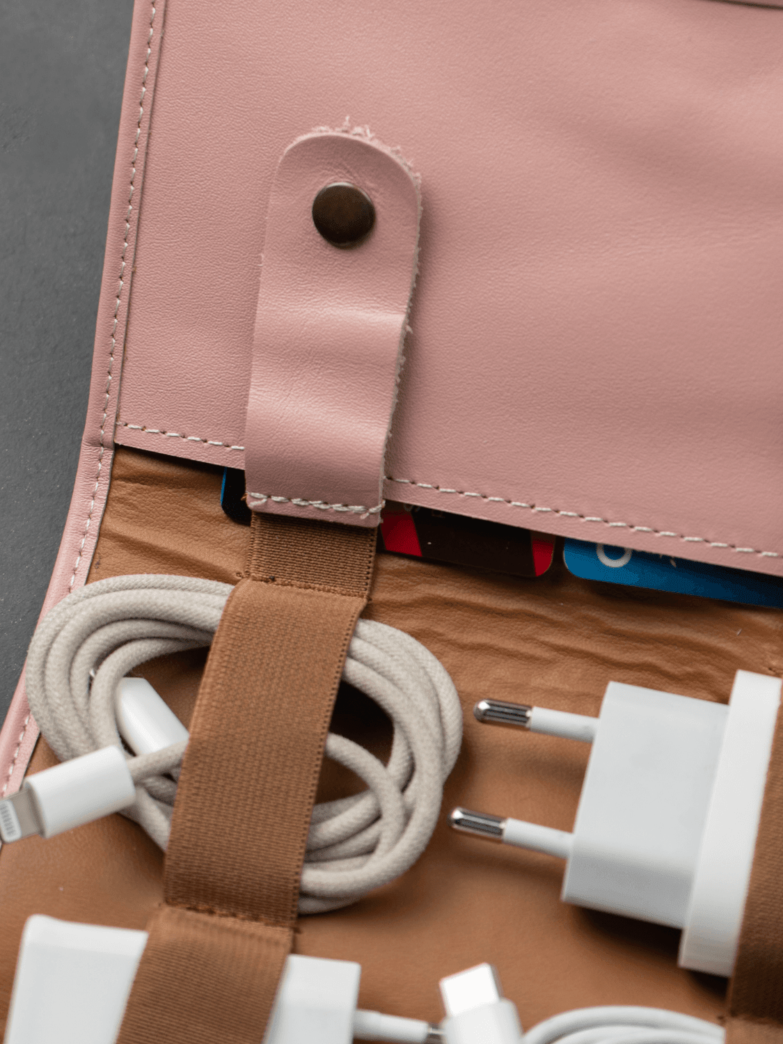 Leather Pink Travel Tech Organizer - Riverside - Courbe et Compagnie