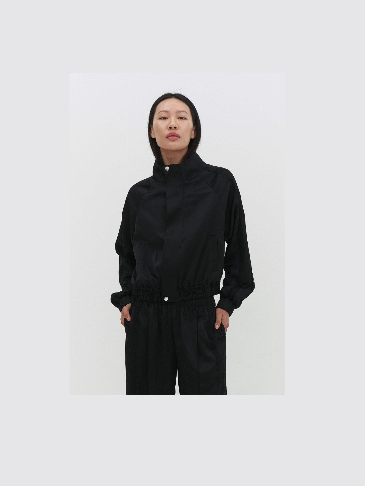 LEISEU TRACK JACKET IN BLACK - Courbe et Compagnie