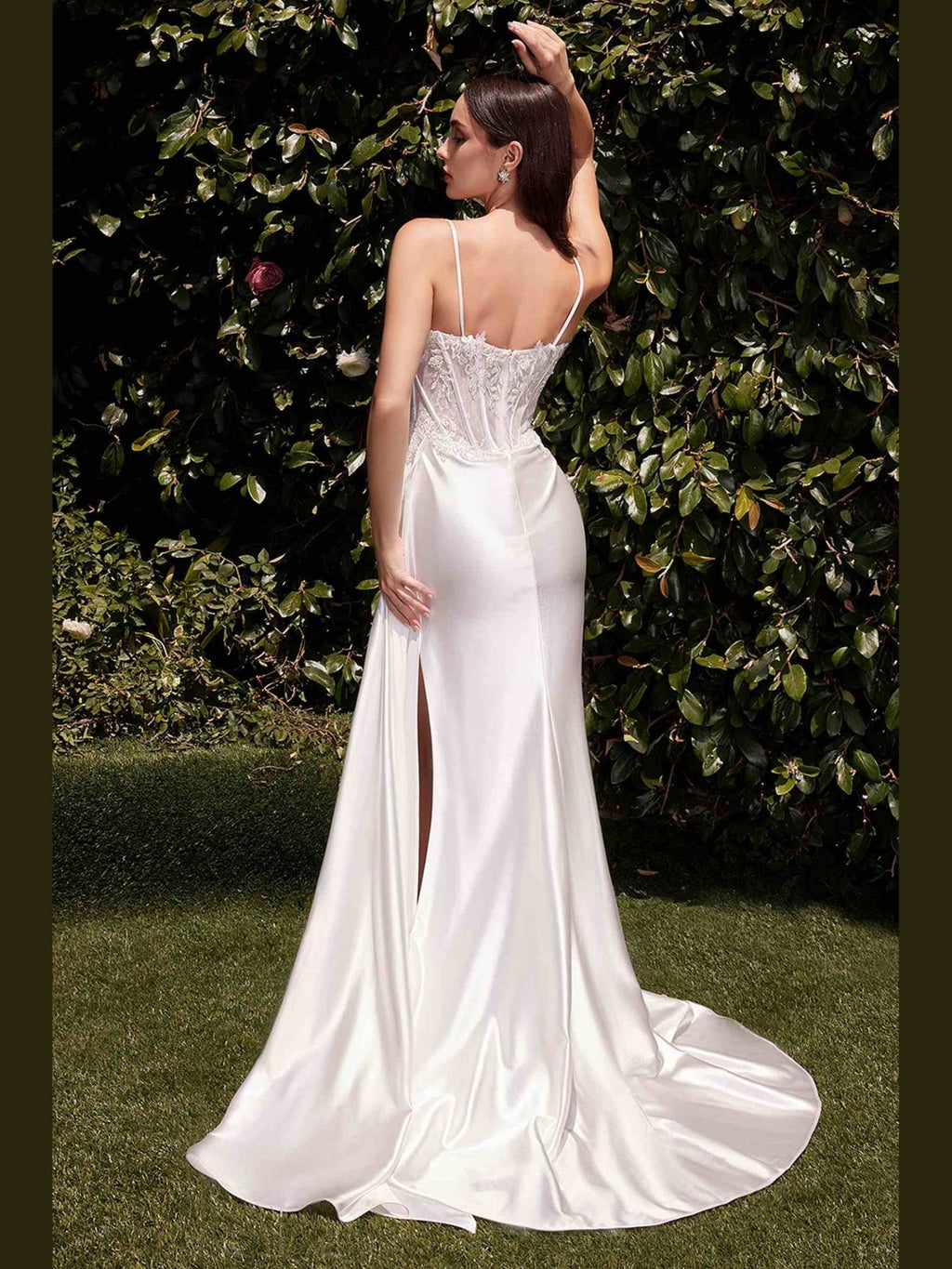 Long Fitted Satin & Lace Bridal Dress - Courbe et Compagnie