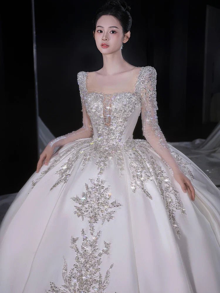 Luxurious Satin Wedding Dress EDW321 - Courbe et Compagnie