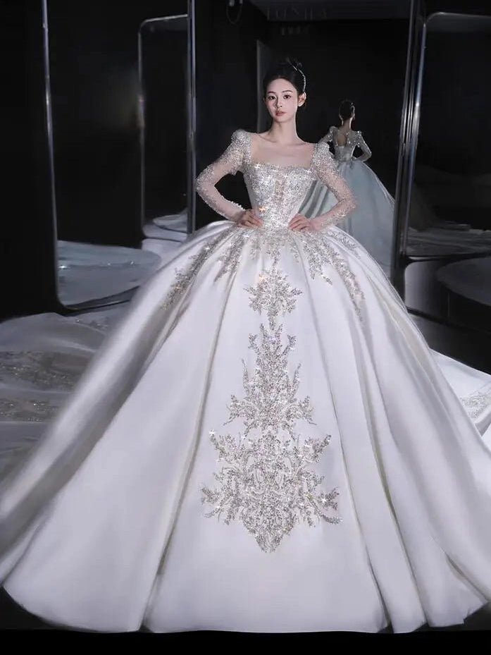 Luxurious Satin Wedding Dress EDW321 - Courbe et Compagnie