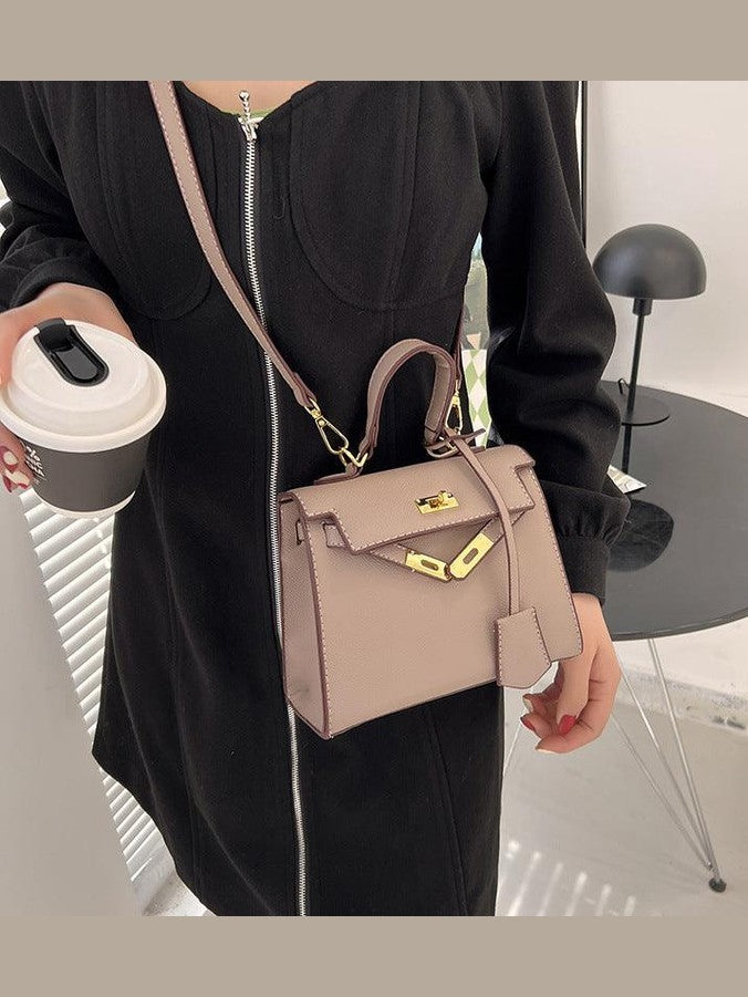 Luxury Cowgirl Kelly Purse – Trendy, High-Fashion Leather Handbag with Adjustable Strap - Courbe et Compagnie