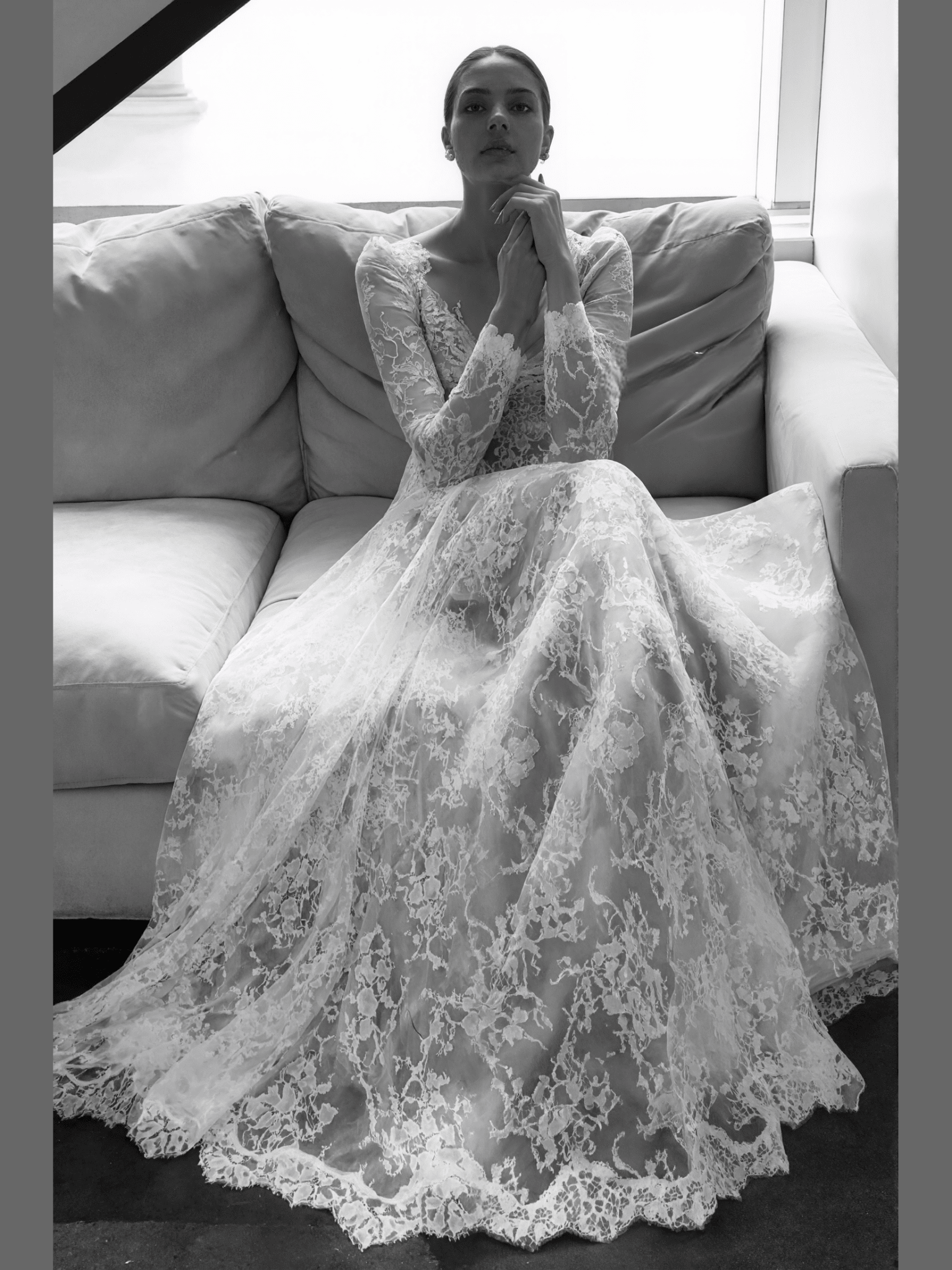 Luxury Long Sleeve Lace Sheer Robe Dress — Bridal Getting Ready & Boudoir Gown - Courbe et Compagnie