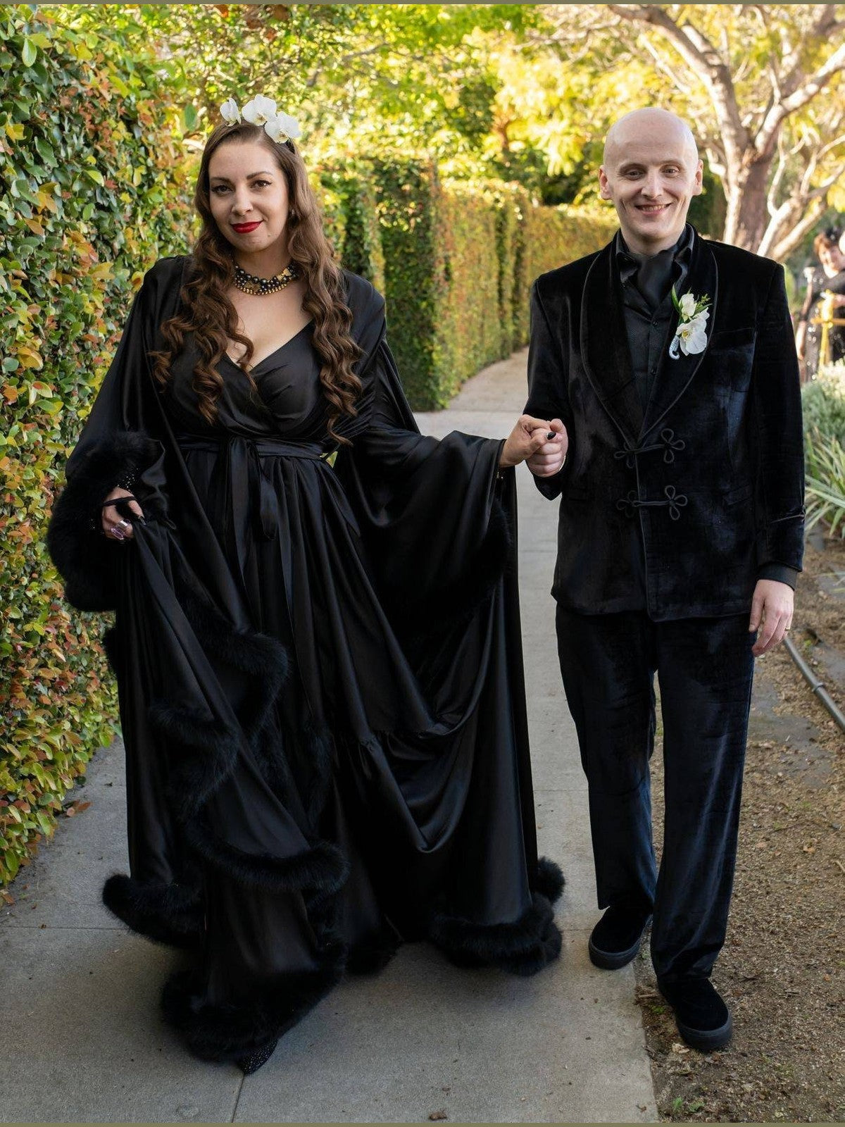 Luxury Satin Feather Bridal Robe | Victorian Style Wedding & Photoshoot Robe - Courbe et Compagnie