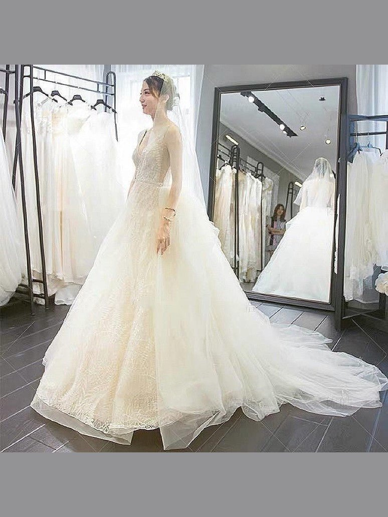 Luxury Wedding Dress Backless with Pearl Beads - Courbe et Compagnie