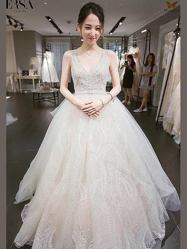 Luxury Wedding Dress Backless with Pearl Beads - Courbe et Compagnie