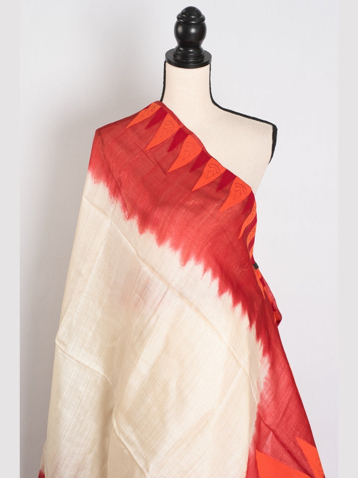 Madhabi: Cream & Red Bengal Tussar Silk Saree | Silk Mark Certified - Courbe et Compagnie