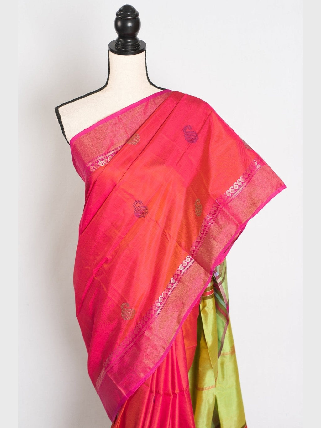 Malini : Bishnupur Katan Silk Saree in Peach Orange and Green - Courbe et Compagnie