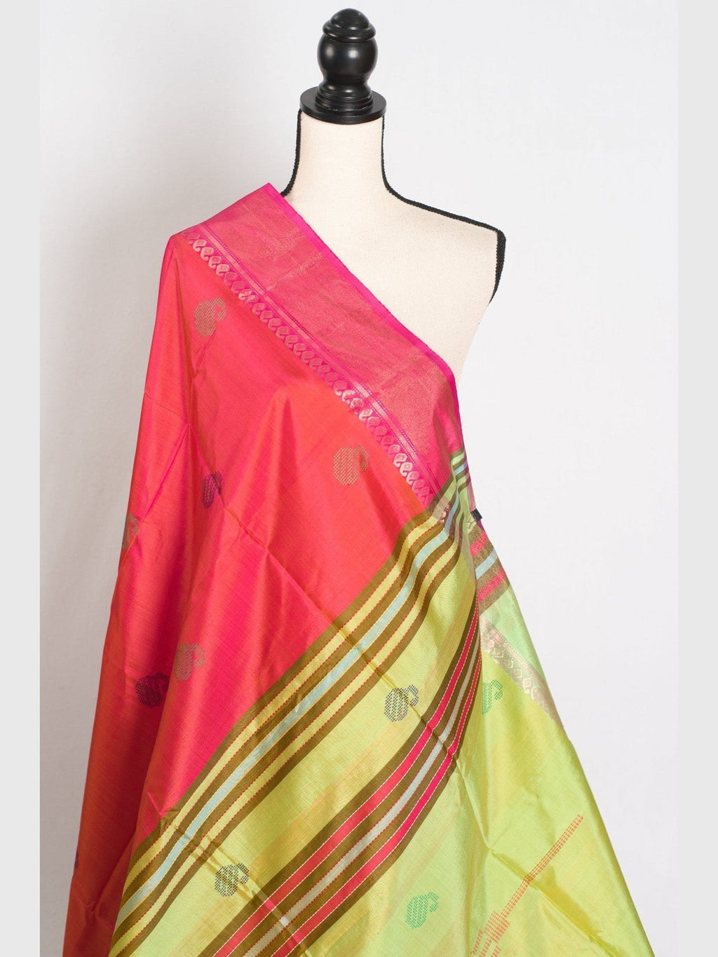 Malini : Bishnupur Katan Silk Saree in Peach Orange and Green - Courbe et Compagnie