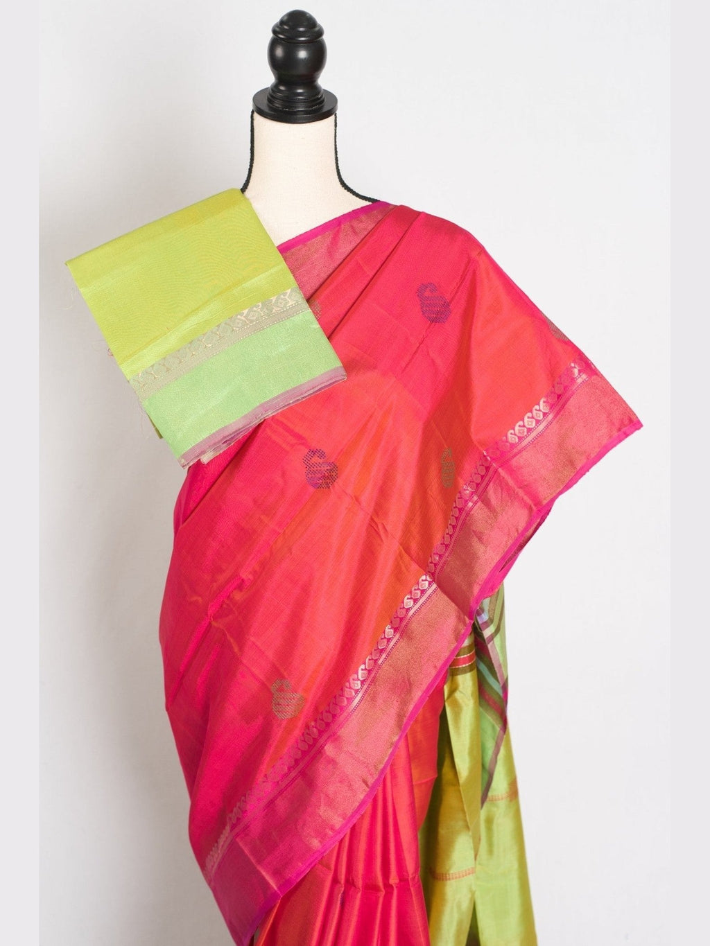 Malini : Bishnupur Katan Silk Saree in Peach Orange and Green - Courbe et Compagnie