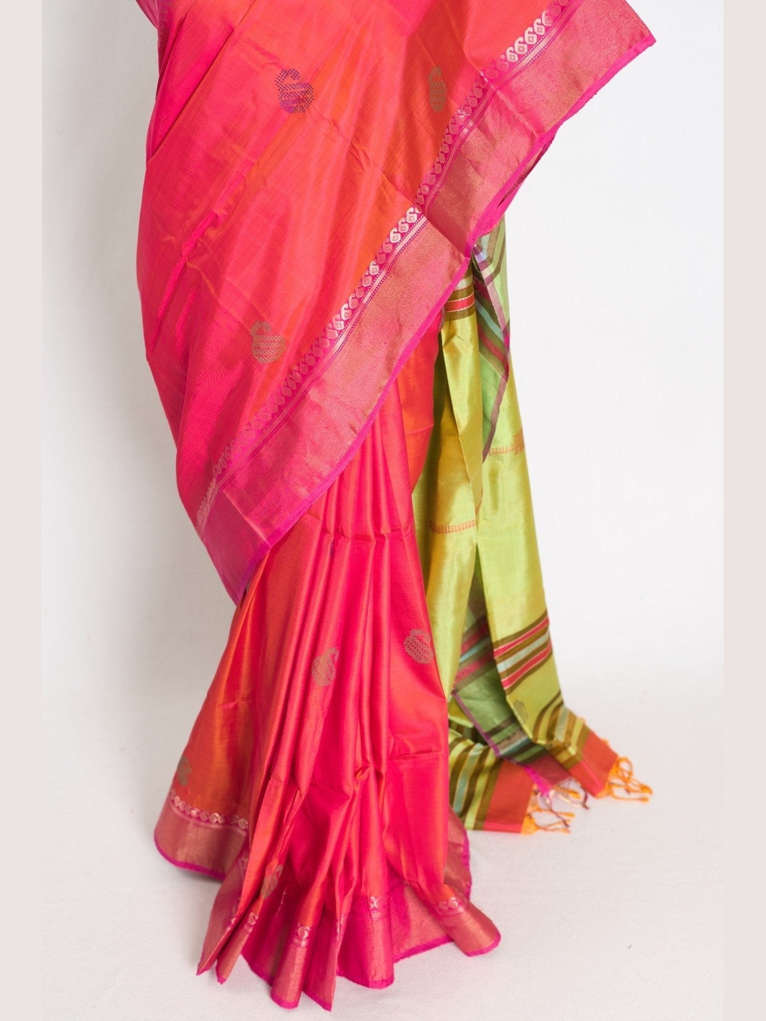 Malini : Bishnupur Katan Silk Saree in Peach Orange and Green - Courbe et Compagnie