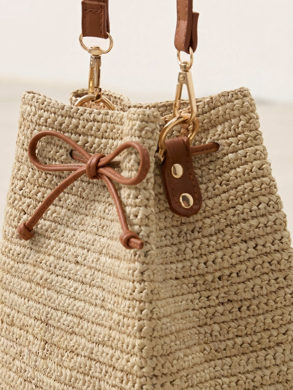 Mini Handwoven Raffia Drawstring Crossbody Bag - Courbe et Compagnie