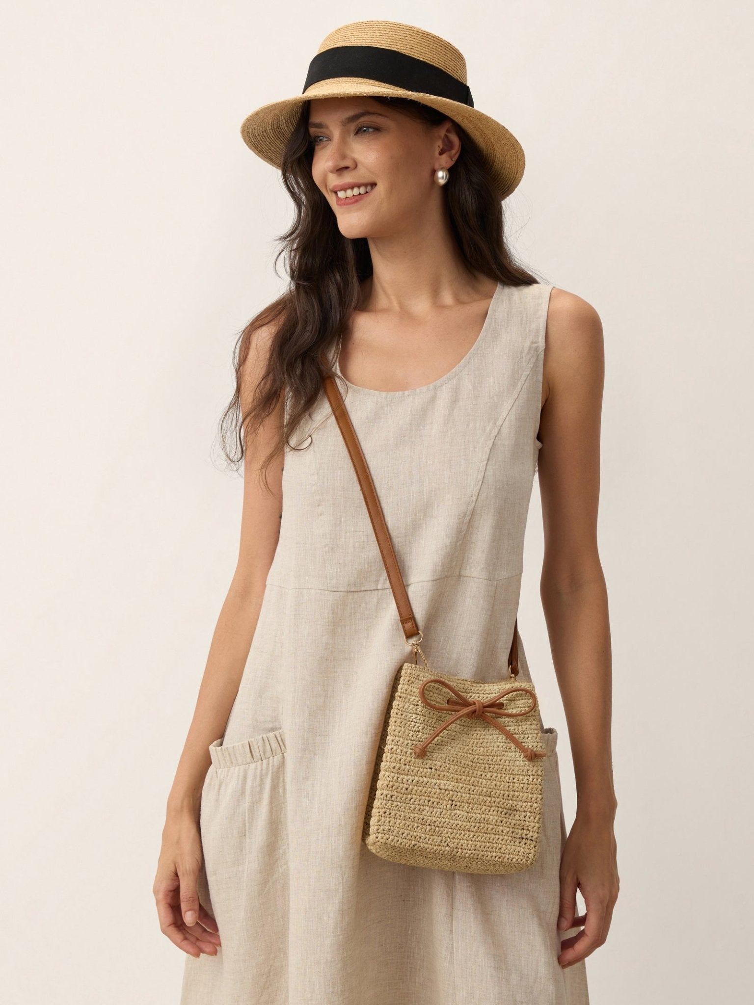 Mini Handwoven Raffia Drawstring Crossbody Bag - Courbe et Compagnie