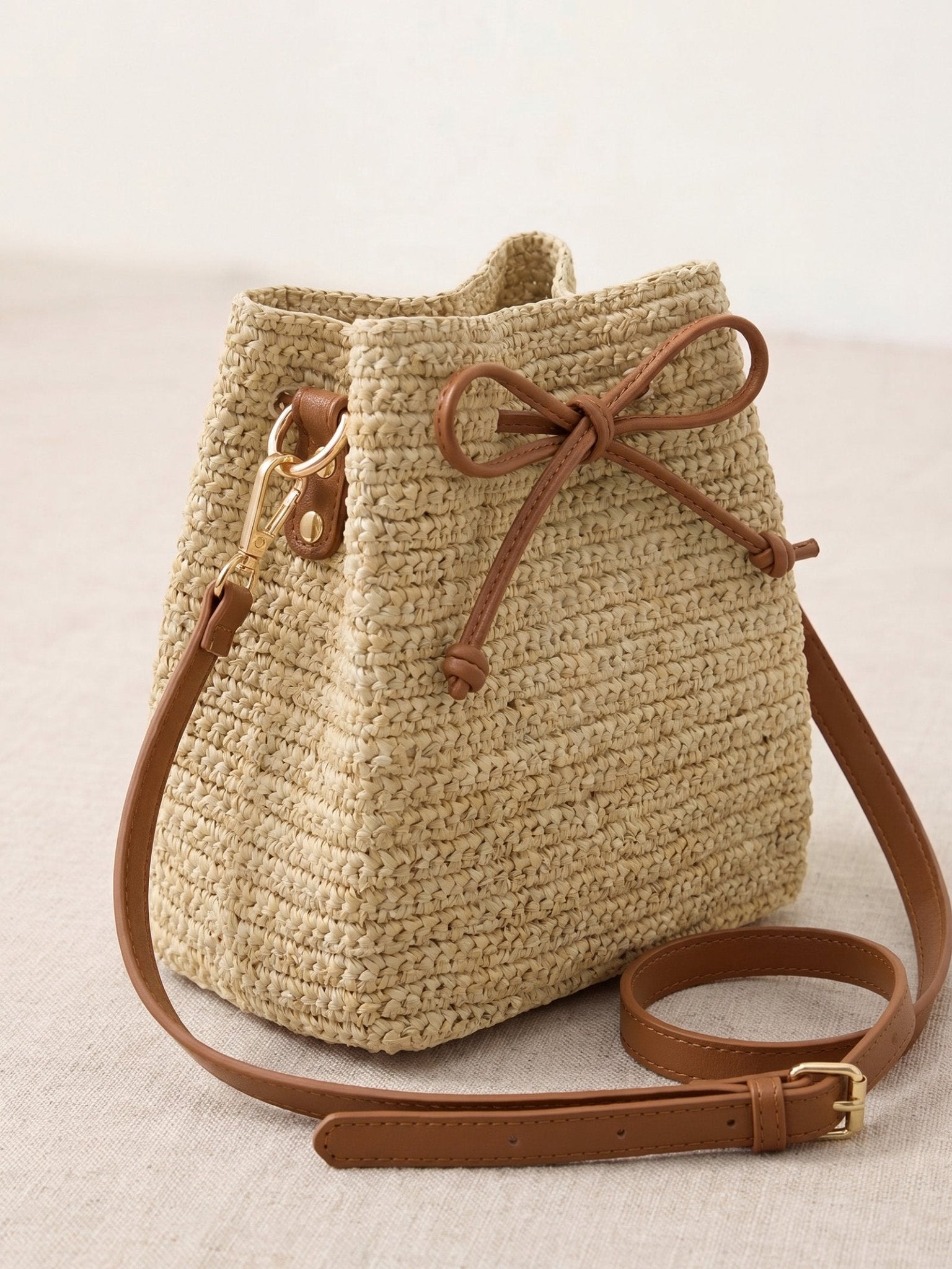 Mini Handwoven Raffia Drawstring Crossbody Bag - Courbe et Compagnie
