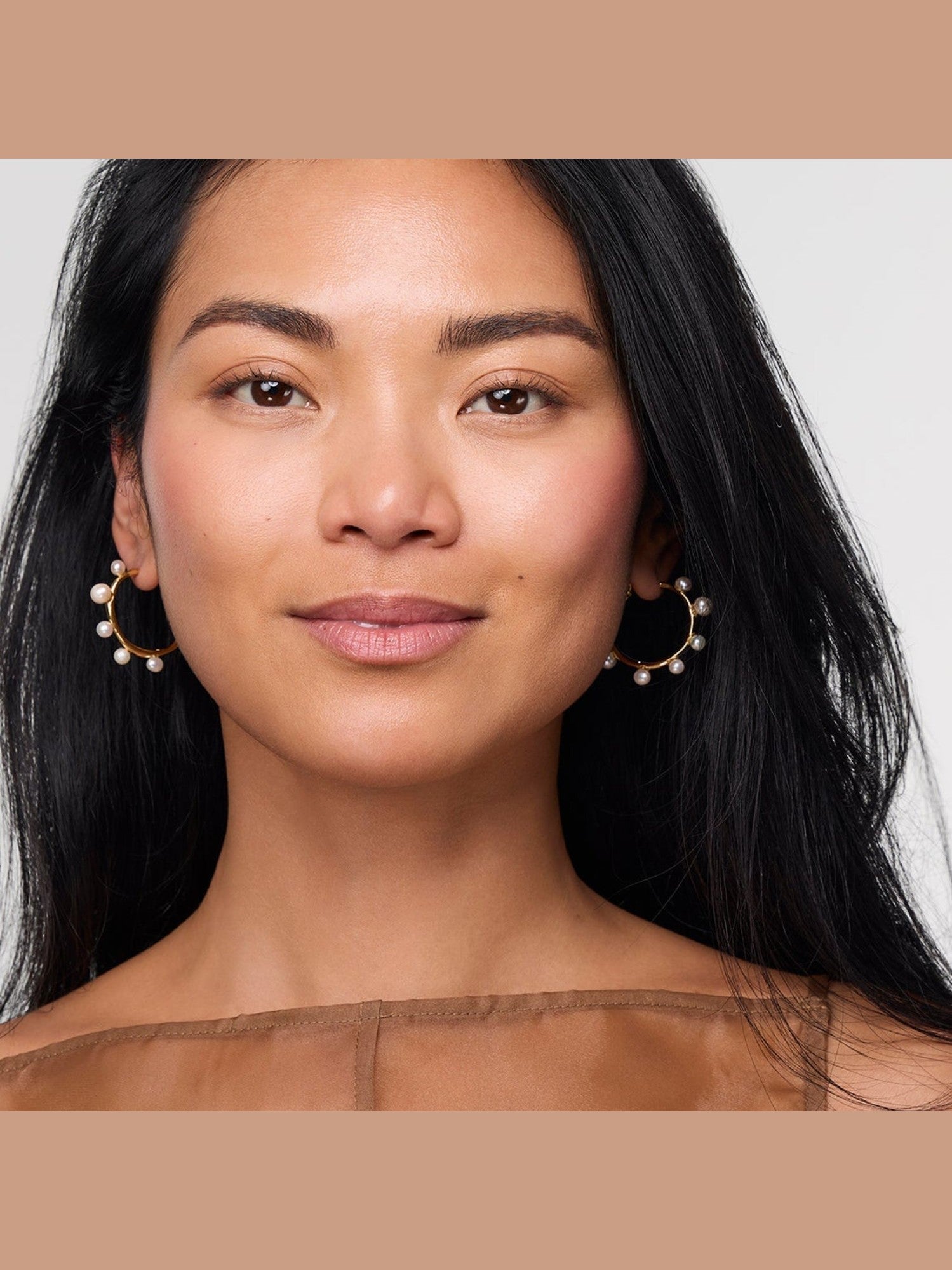 Mini Isla Pearl Hoop Earrings - Courbe et Compagnie