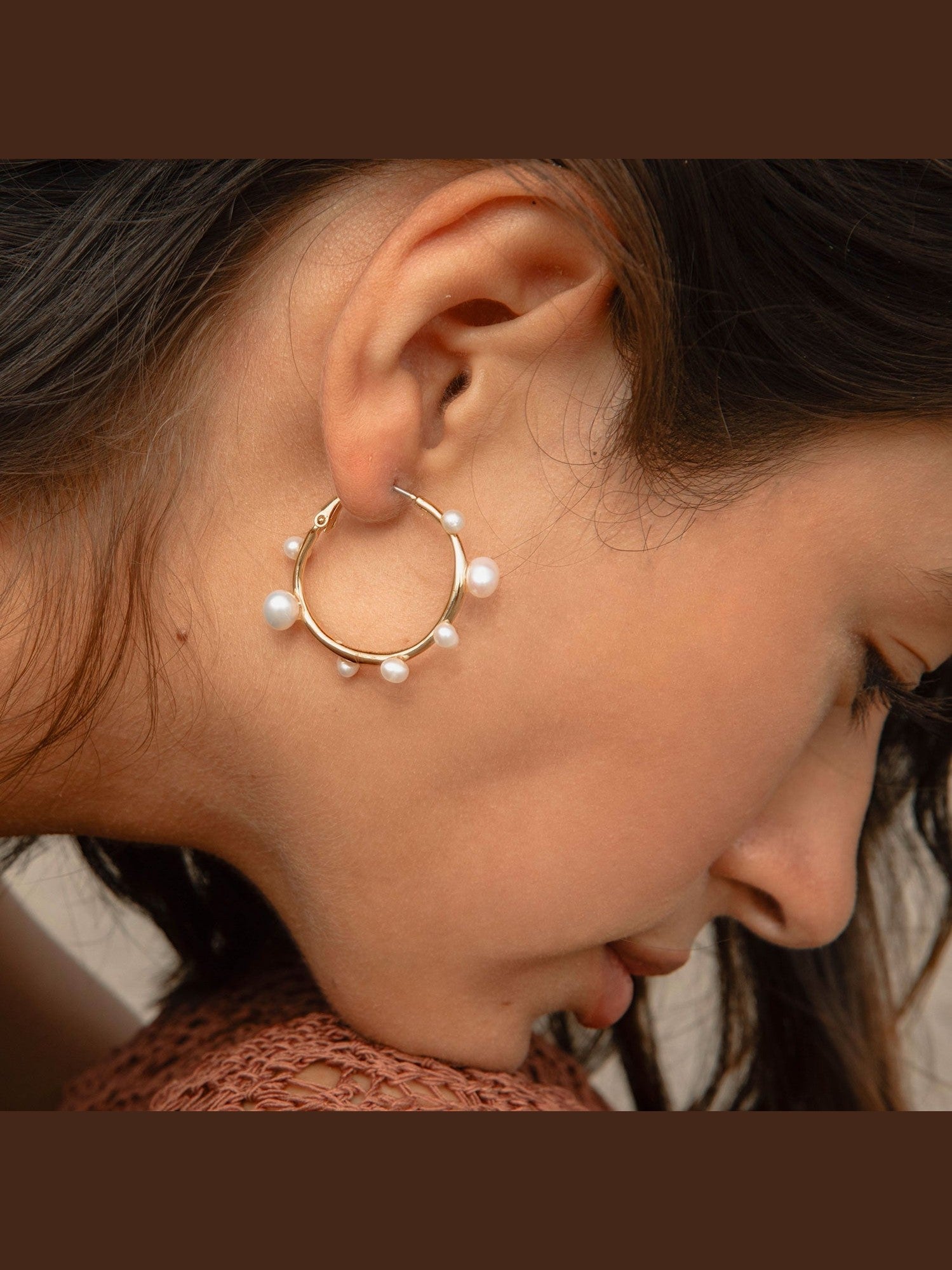 Mini Isla Pearl Hoop Earrings - Courbe et Compagnie