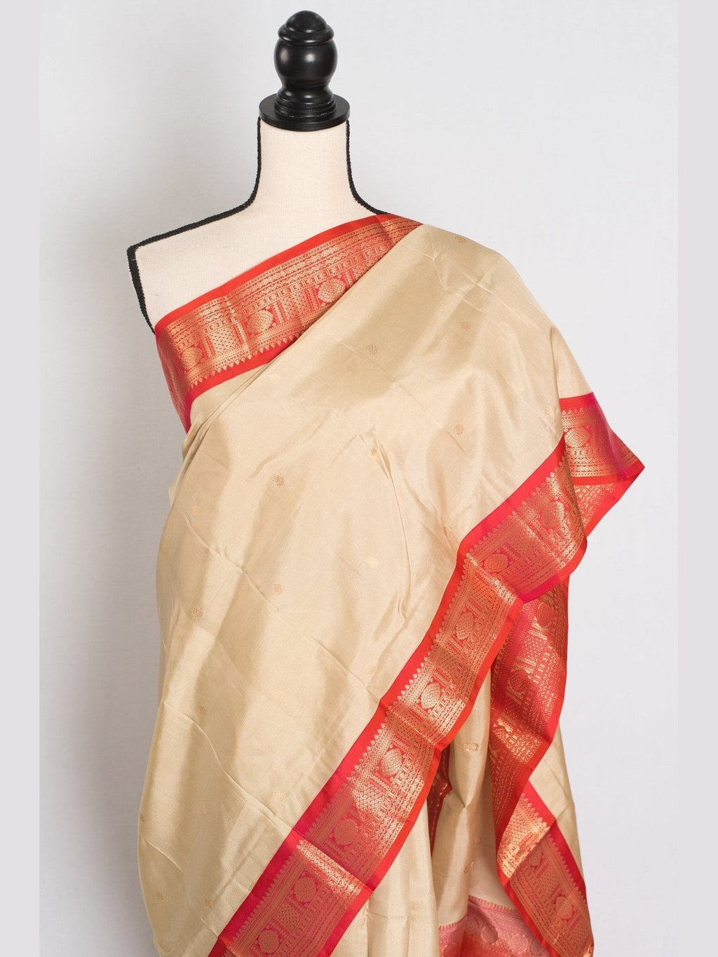 Mohini: Clay White & Coral Pink Kanjivaram Silk Saree | Silk Mark Certified - Courbe et Compagnie