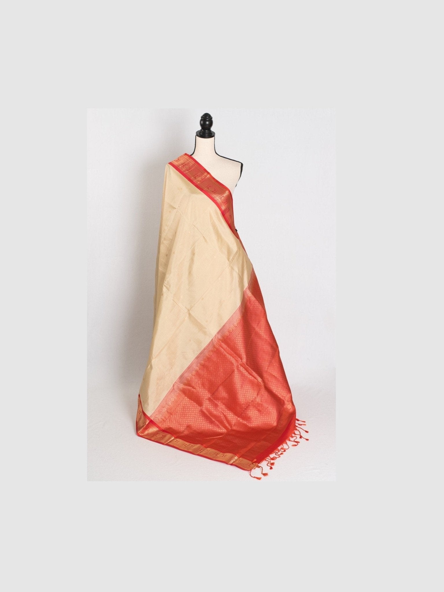 Mohini: Clay White & Coral Pink Kanjivaram Silk Saree | Silk Mark Certified - Courbe et Compagnie