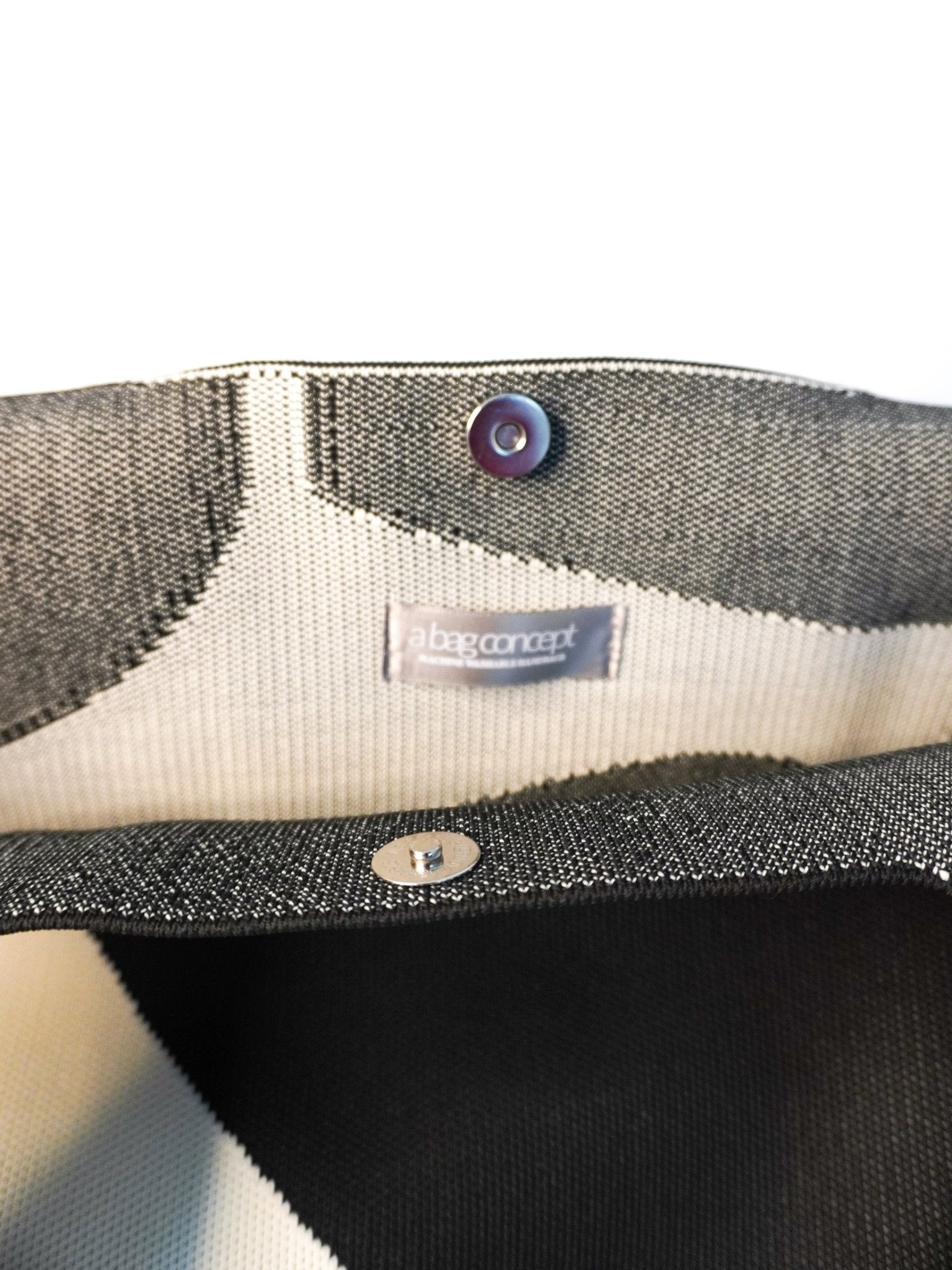 MOOdy Black Signature Tote - Courbe et Compagnie