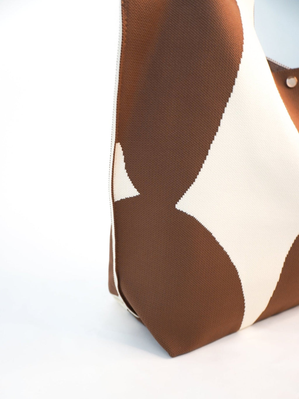 MOOdy Latte Signature Tote - Courbe et Compagnie