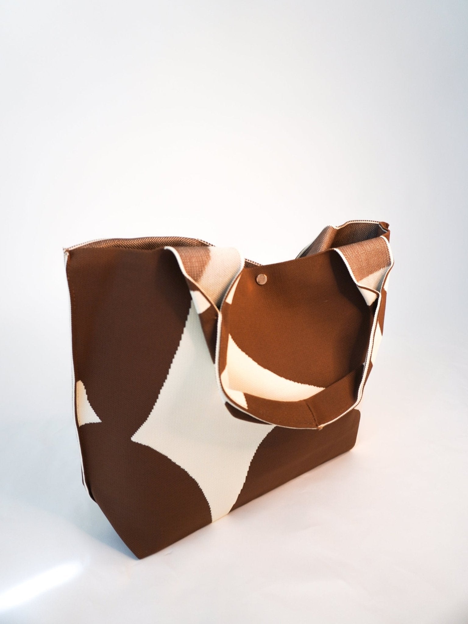 MOOdy Latte Signature Tote - Courbe et Compagnie