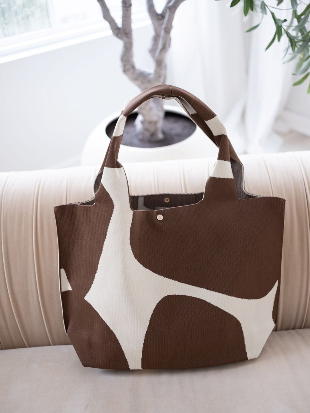 MOOdy Latte Signature Tote - Courbe et Compagnie