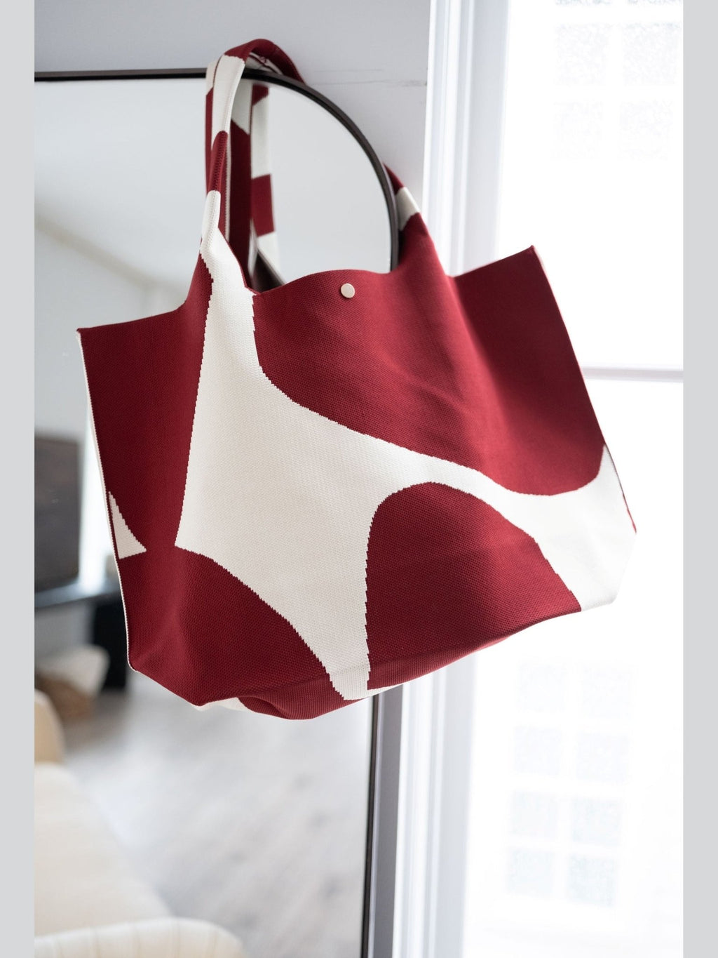 MOOdy Red Blend Signature Tote - Courbe et Compagnie