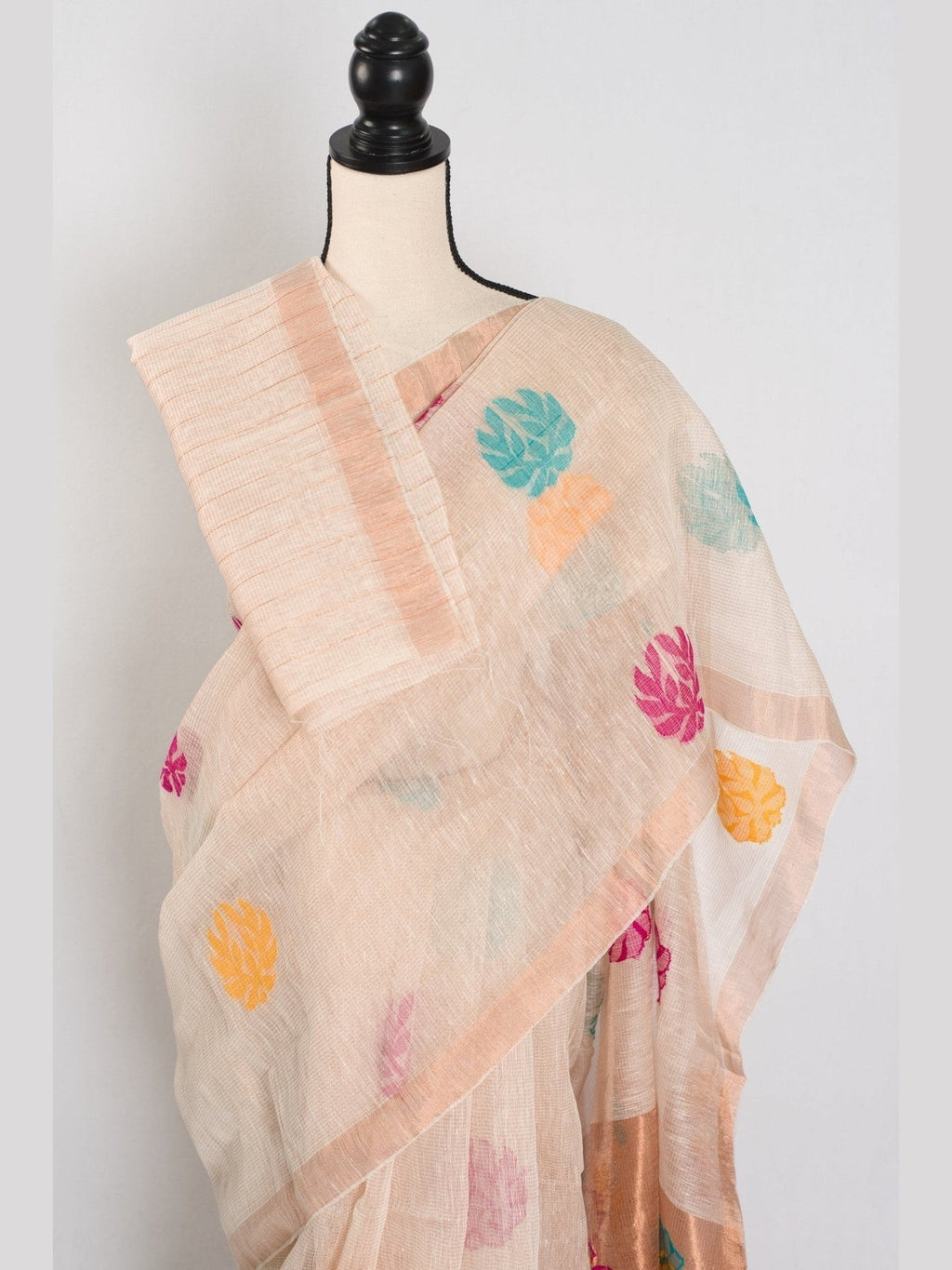 Mou: Beige & Gold Bengal Silk Linen Saree | Elegant Festive Wear - Courbe et Compagnie
