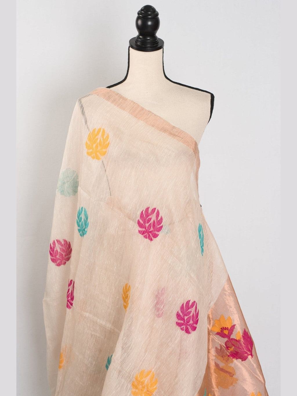 Mou: Beige & Gold Bengal Silk Linen Saree | Elegant Festive Wear - Courbe et Compagnie