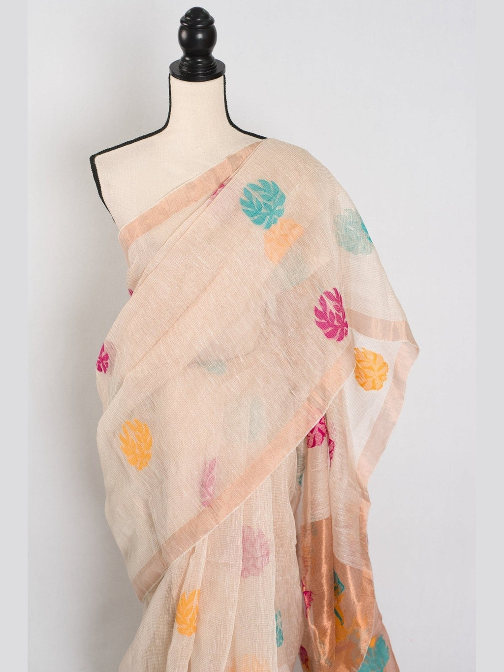Mou: Beige & Gold Bengal Silk Linen Saree | Elegant Festive Wear - Courbe et Compagnie