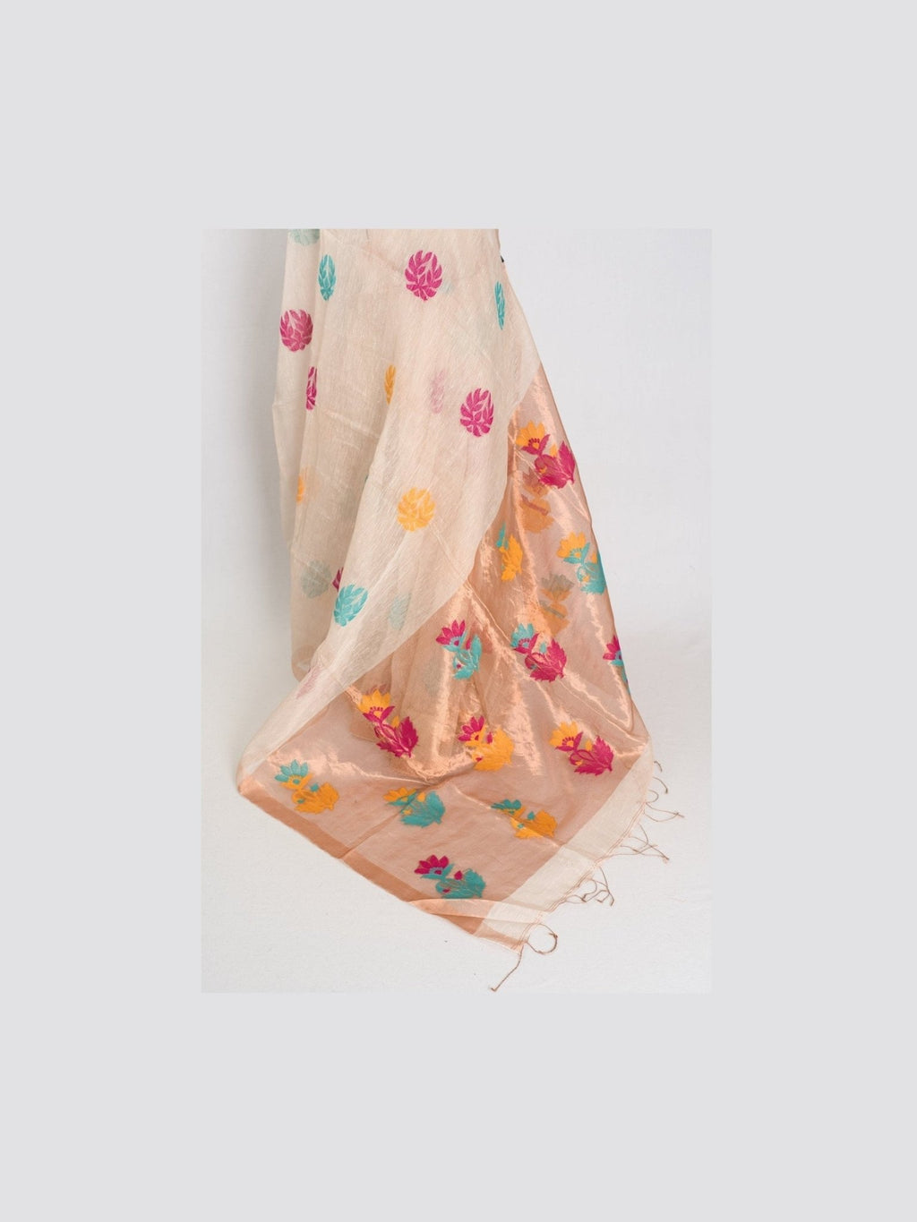 Mou: Beige & Gold Bengal Silk Linen Saree | Elegant Festive Wear - Courbe et Compagnie