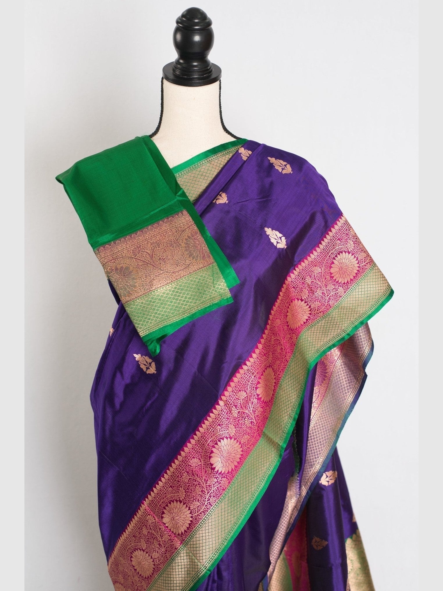 Nayana : Silk Mark Certified Purple Katan Banarasi Saree - Courbe et Compagnie