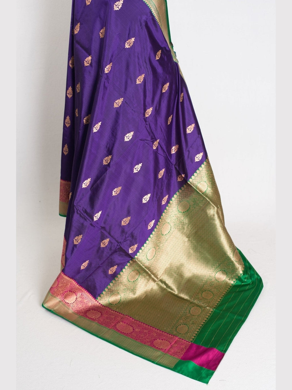 Nayana : Silk Mark Certified Purple Katan Banarasi Saree - Courbe et Compagnie