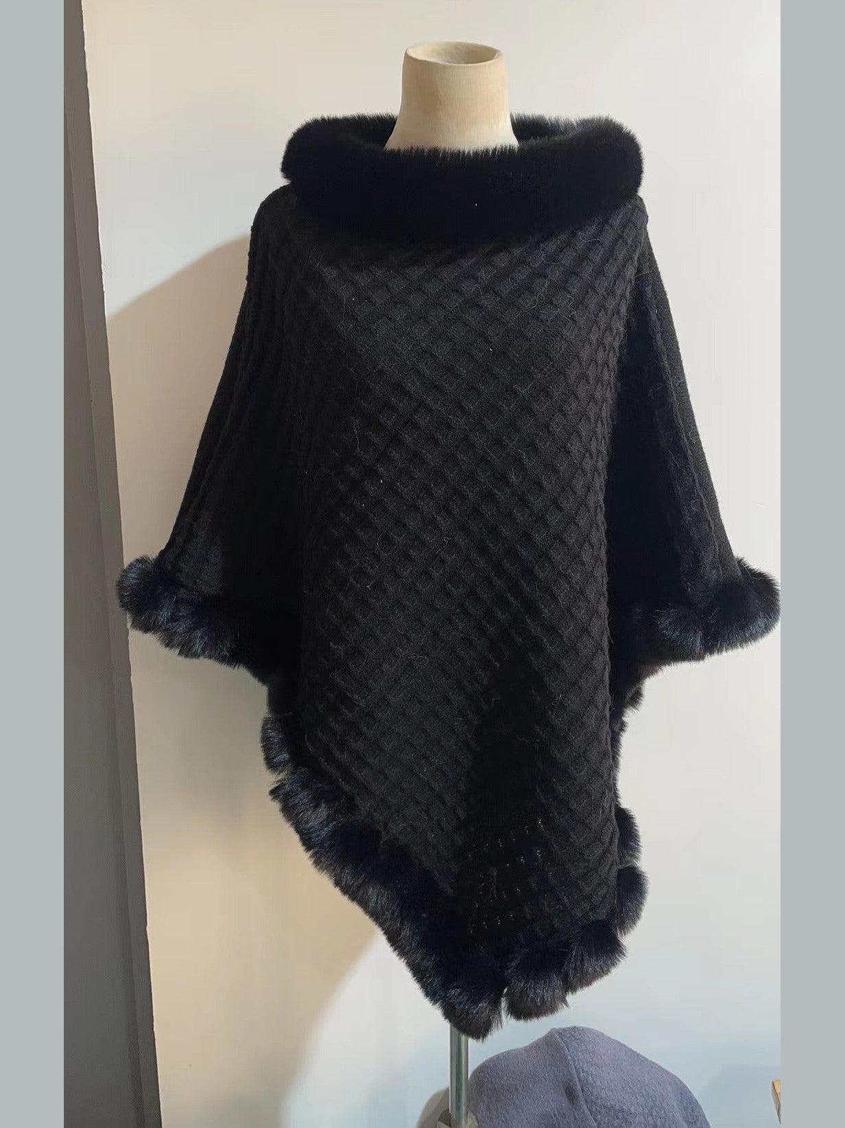 New Luxury Rabbit Fur Collar Shawl Cape for women Elegant Autumn Winter Fashion - Courbe et Compagnie