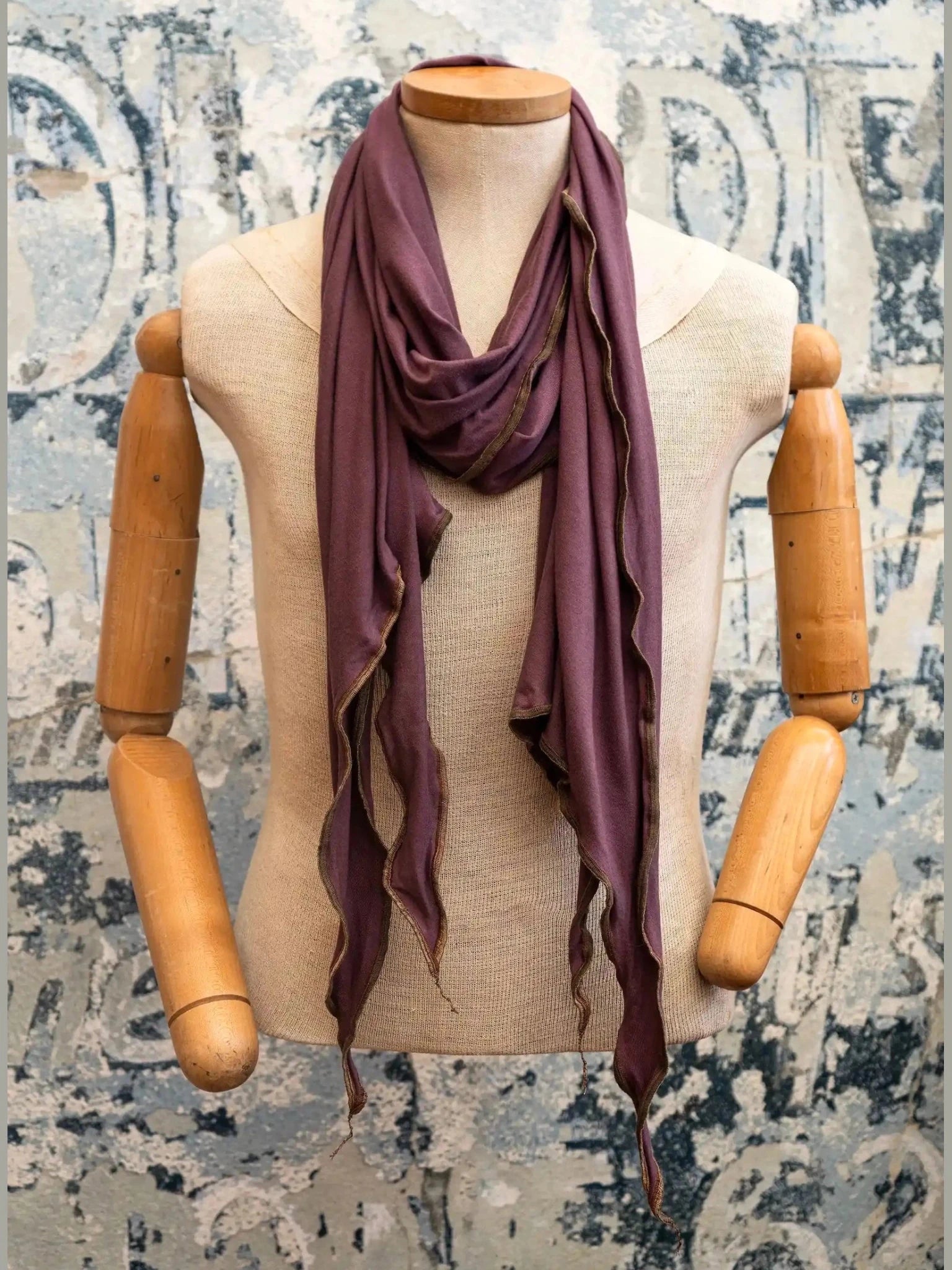 Plum Wisp Snuggle Scarf - Courbe et Compagnie