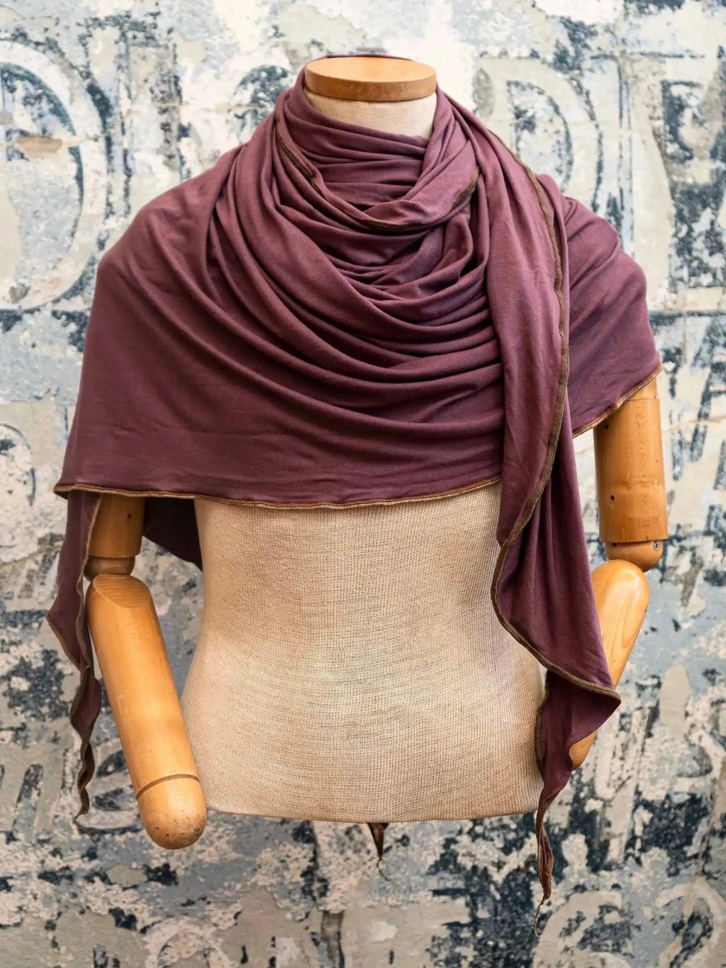 Plum Wisp Snuggle Scarf - Courbe et Compagnie