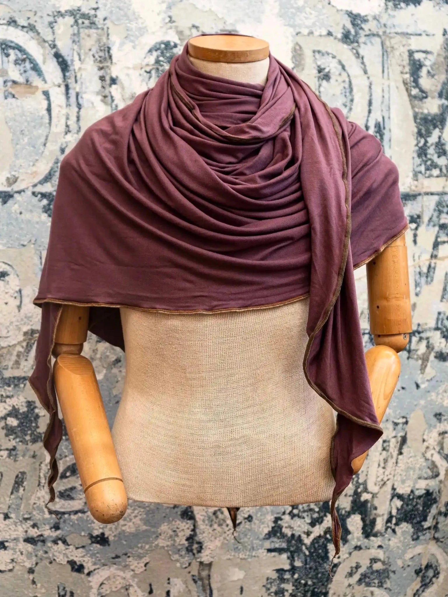 Plum Wisp Snuggle Scarf - Courbe et Compagnie