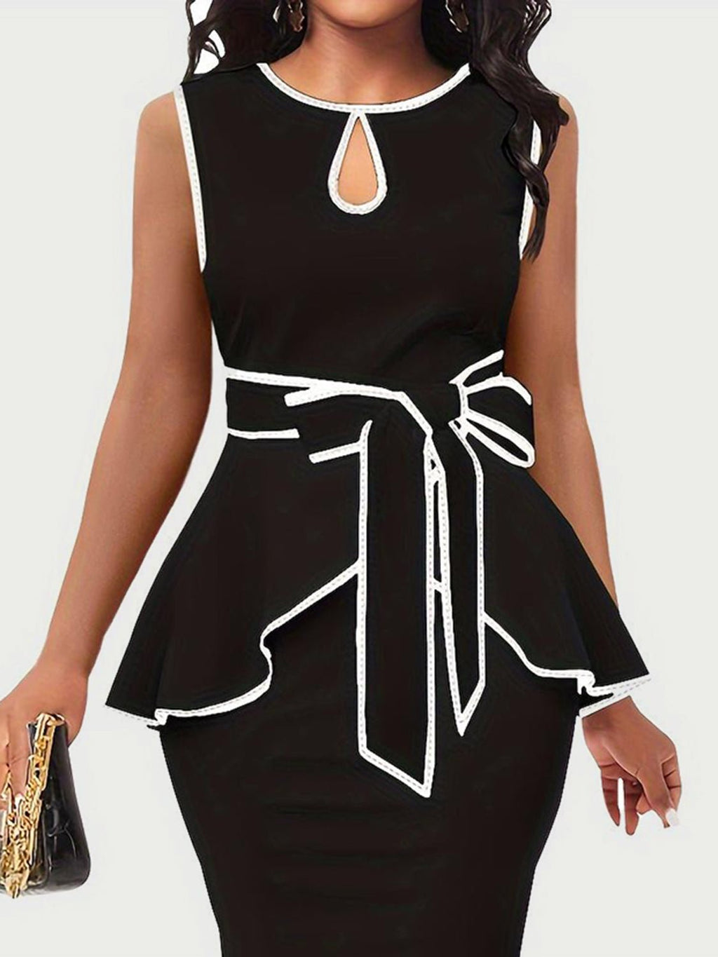 Plus Size Cutout Contrast Sleeveless Dress - Courbe et Compagnie