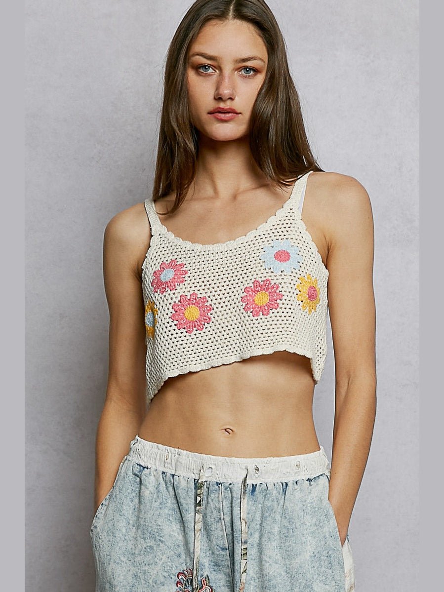POL U-Neck Cropped Crochet Cami with Floral Embroidery Detail - Courbe et Compagnie