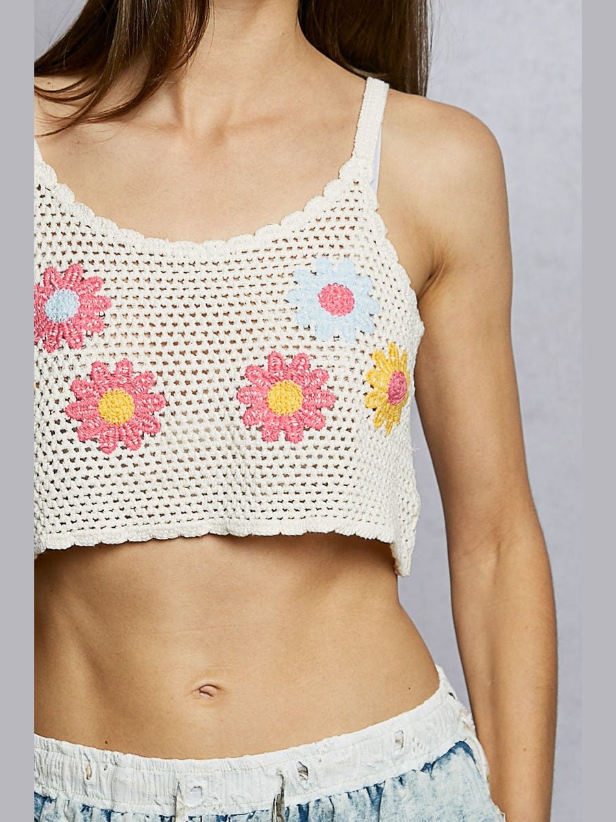 POL U-Neck Cropped Crochet Cami with Floral Embroidery Detail - Courbe et Compagnie