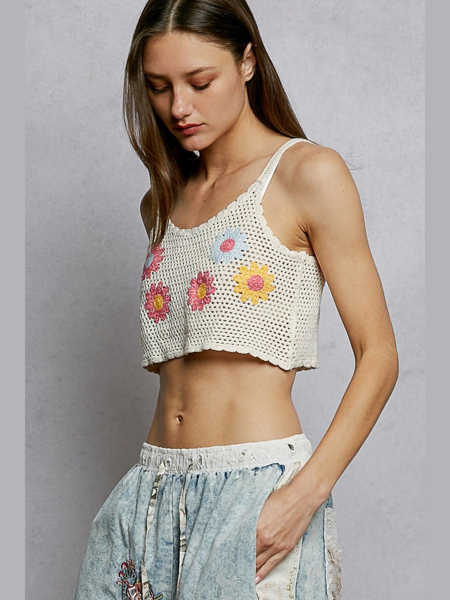 POL U-Neck Cropped Crochet Cami with Floral Embroidery Detail - Courbe et Compagnie