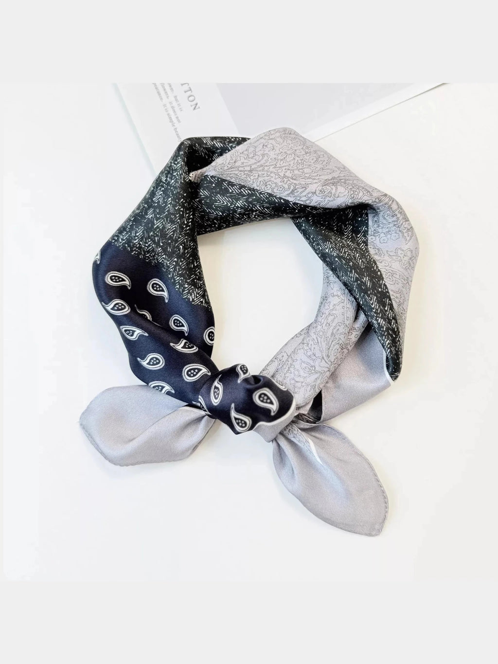 Printed Silk Square Scarf - Courbe et Compagnie