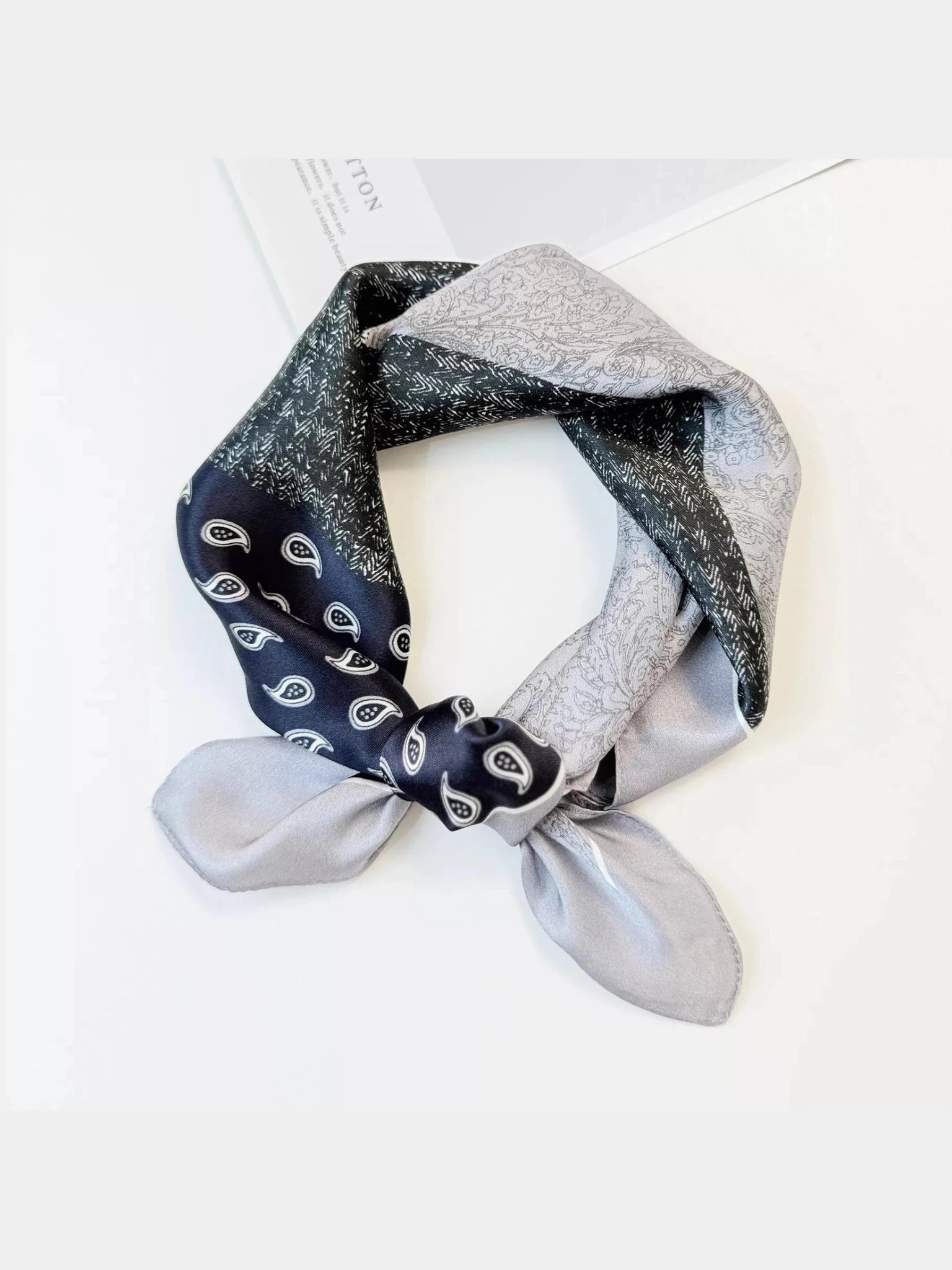 Printed Silk Square Scarf - Courbe et Compagnie