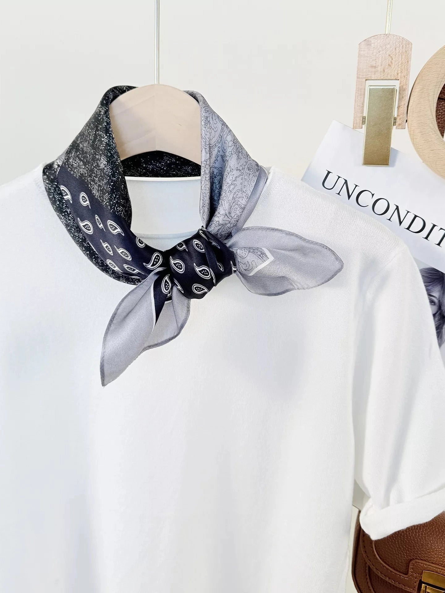 Printed Silk Square Scarf - Courbe et Compagnie