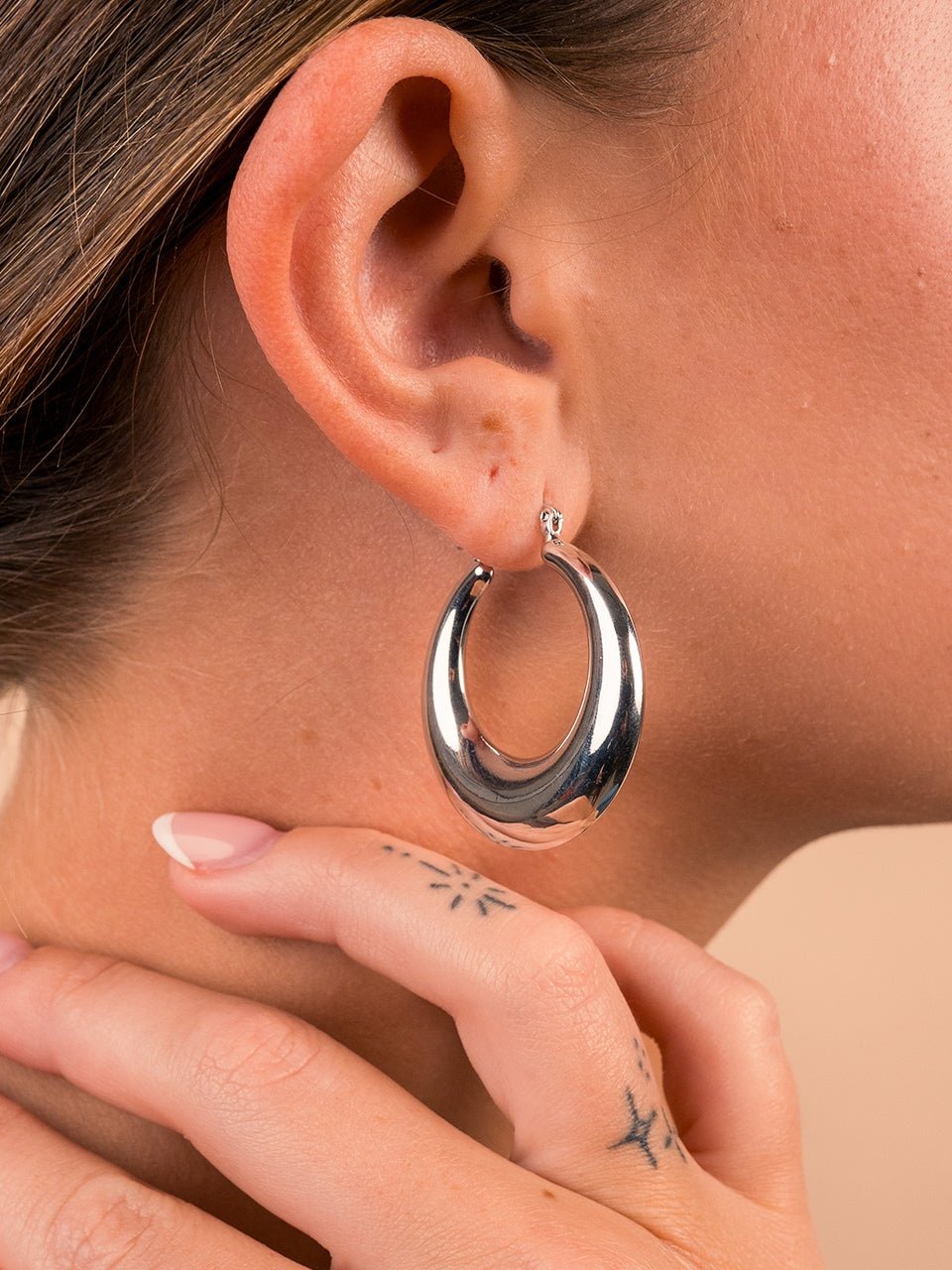 Quinn Tube Hoop Earrings - Courbe et Compagnie