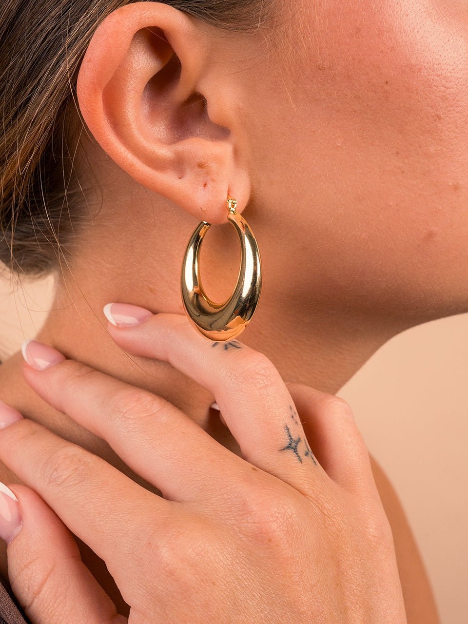 Quinn Tube Hoop Earrings - Courbe et Compagnie