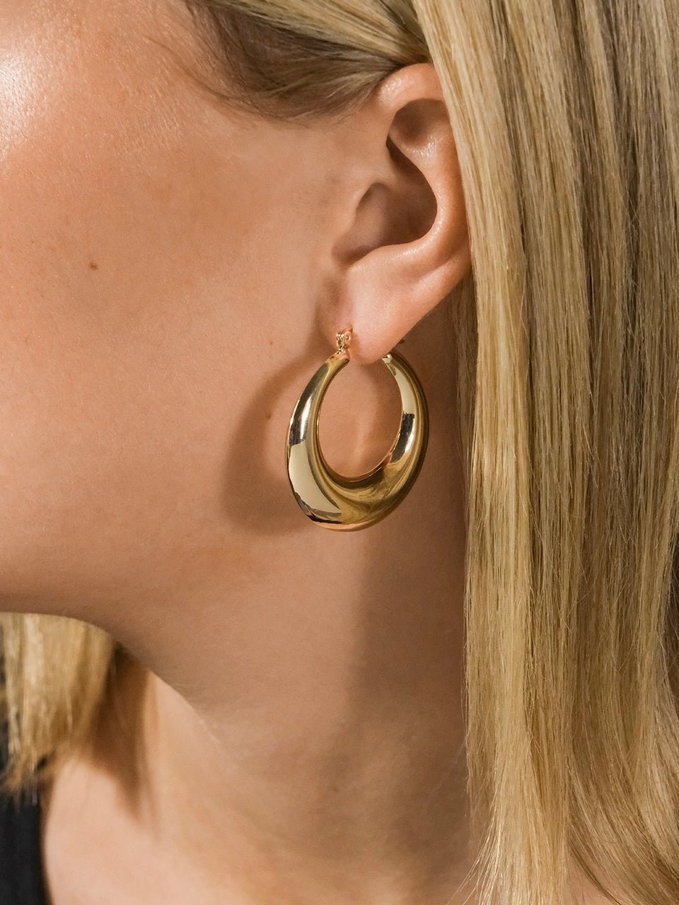Quinn Tube Hoop Earrings - Courbe et Compagnie
